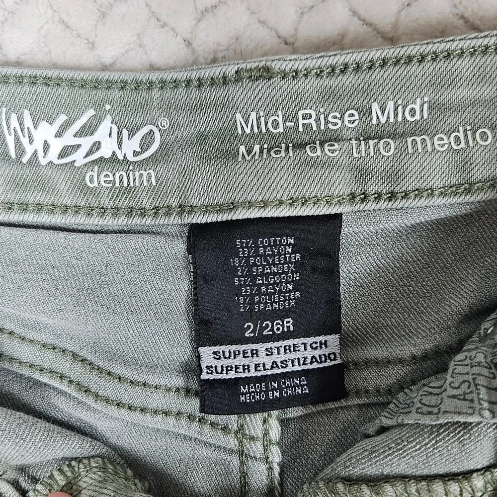 Mossimo Denim Shorts Olive Green Mid-Rise Midi Cuffed Stretch 2/26R Summer, Boho